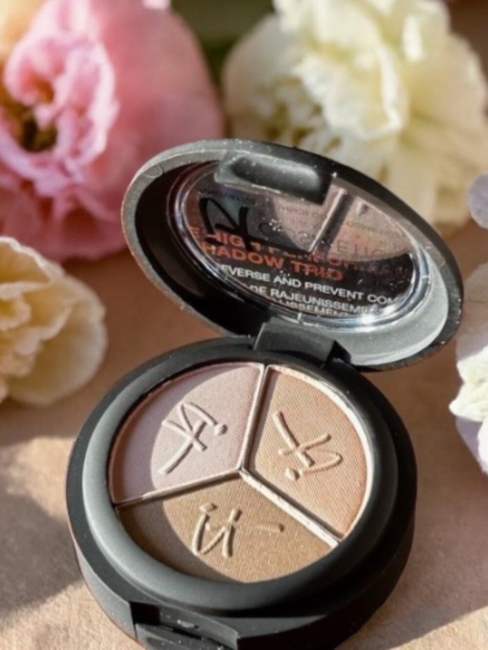 iT Cosmetics Luxe High Performance Eyeshadow Trio "Pretty in Nudes" - NEW